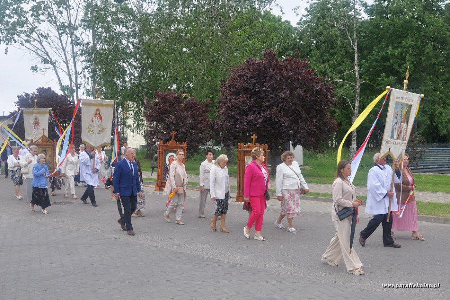 054 Procesja eucharystyczna.jpg